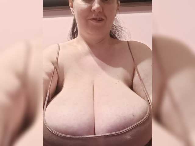 LadyAlma live cam preview