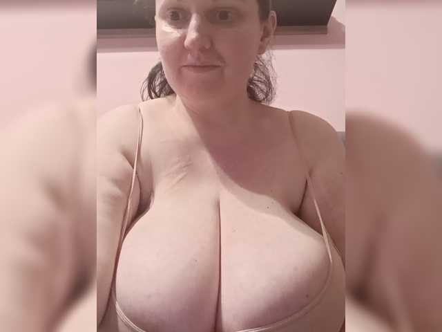LadyAlma live cam on BongaCams