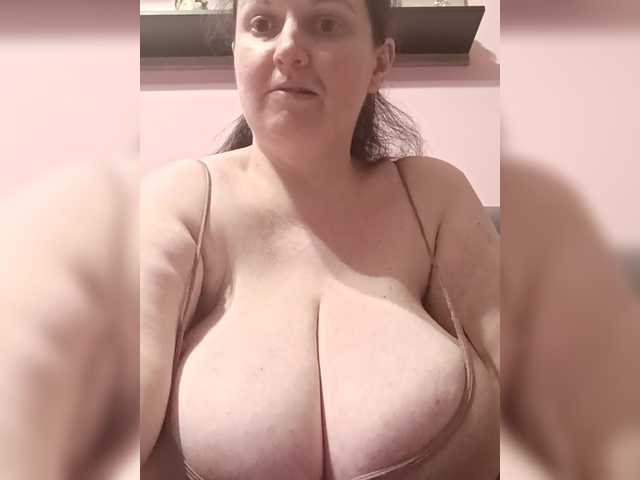 LadyAlma's BongaCams show and profile