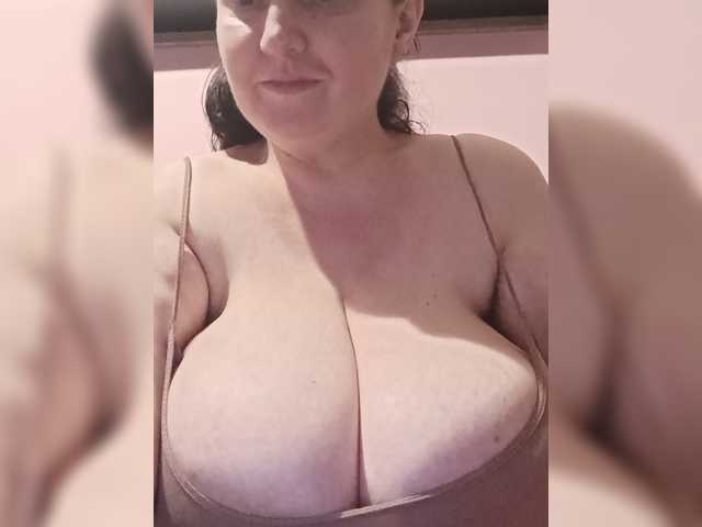 LadyAlma live cam preview