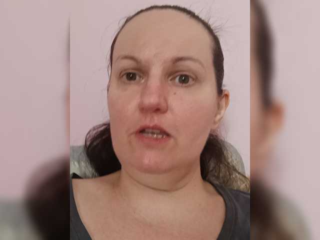 LadyAlma live cam preview