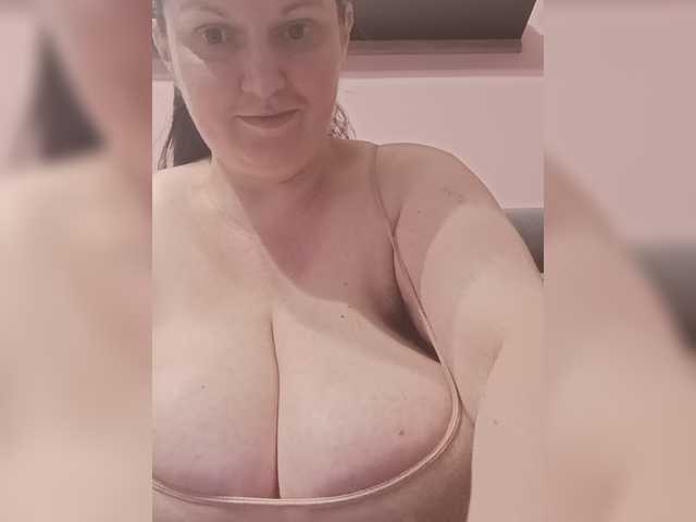 LadyAlma live cam on BongaCams