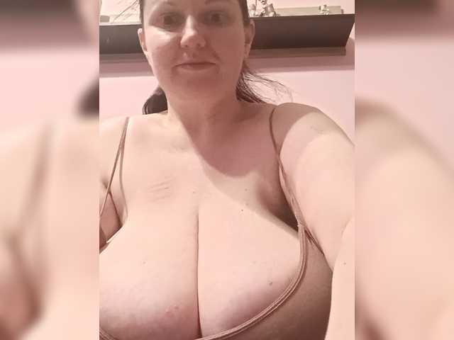 LadyAlma's BongaCams show and profile