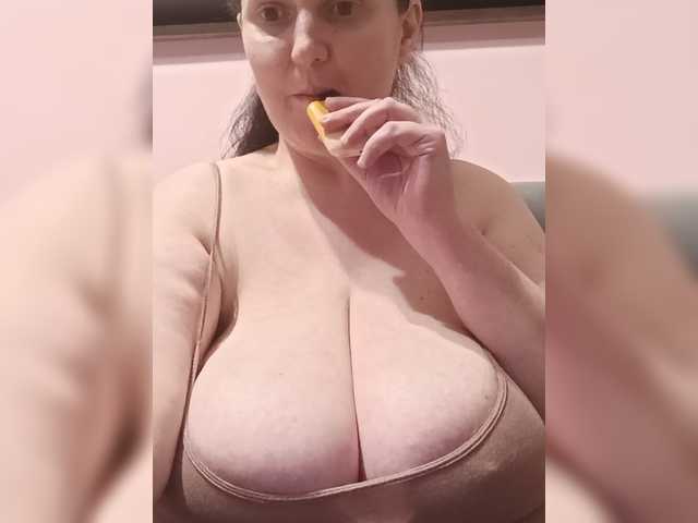 LadyAlma live cam preview