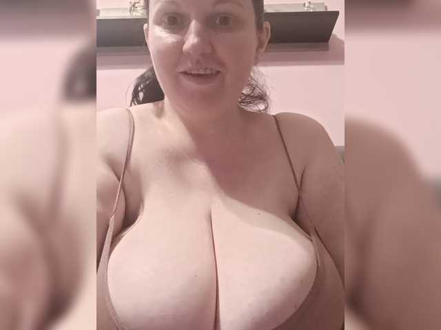 LadyAlma live cam on BongaCams