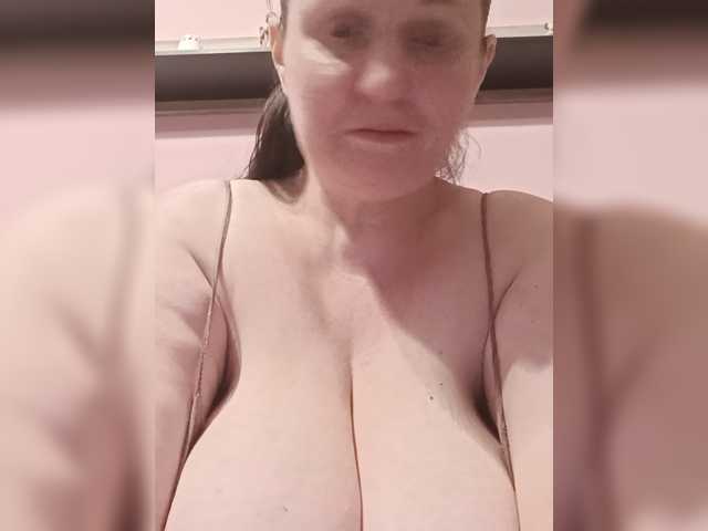 LadyAlma live cam preview