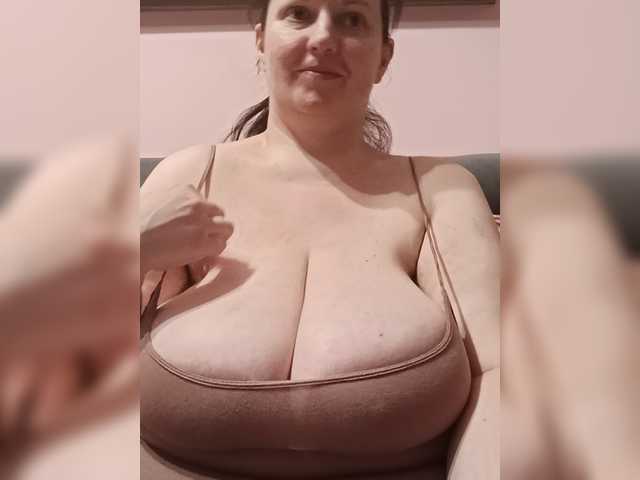 LadyAlma live cam on BongaCams