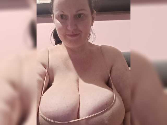 LadyAlma live cam preview