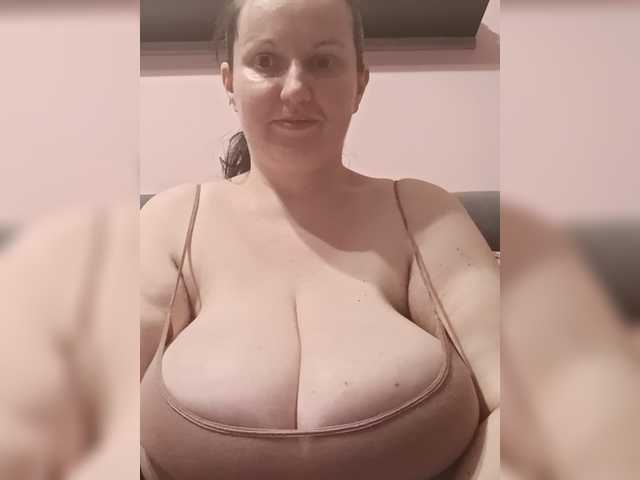 LadyAlma live cam on BongaCams
