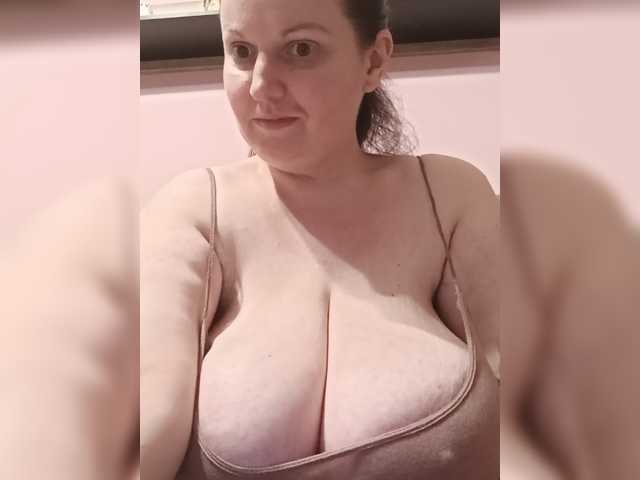 LadyAlma, live now on BongaCams