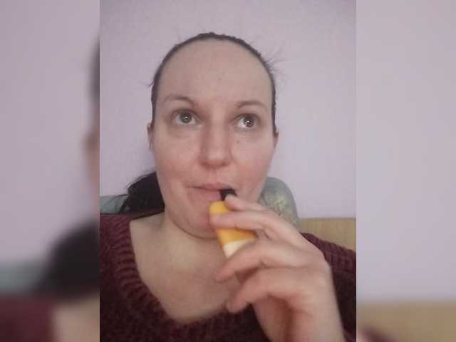 LadyAlma live cam preview