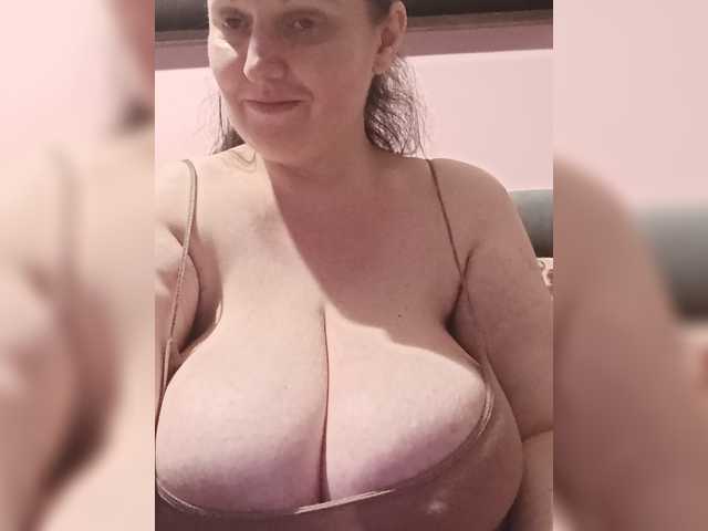 LadyAlma live cam preview