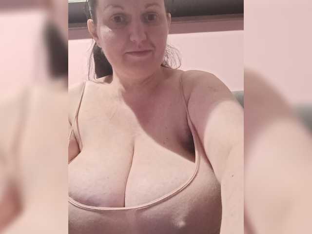 LadyAlma live cam preview