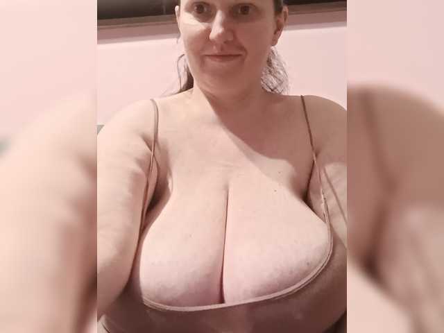 LadyAlma, live now on BongaCams