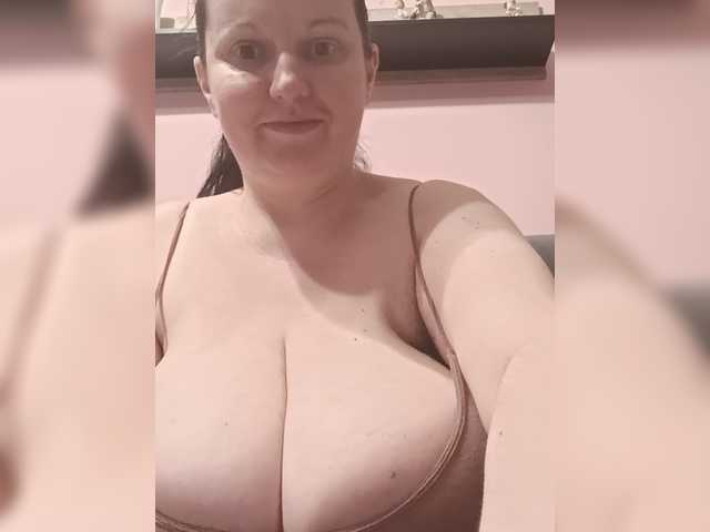 LadyAlma live cam on BongaCams