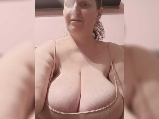 LadyAlma live cam preview