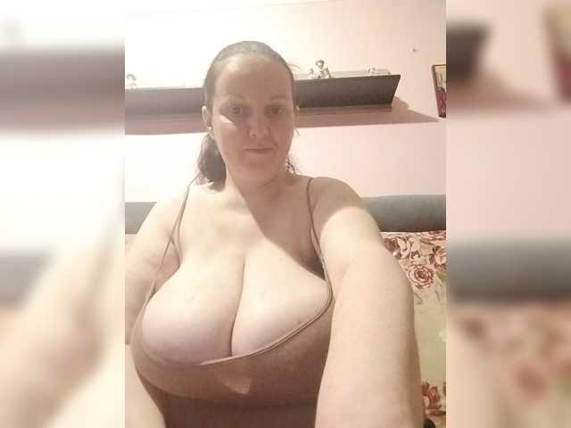 LadyAlma live cam preview