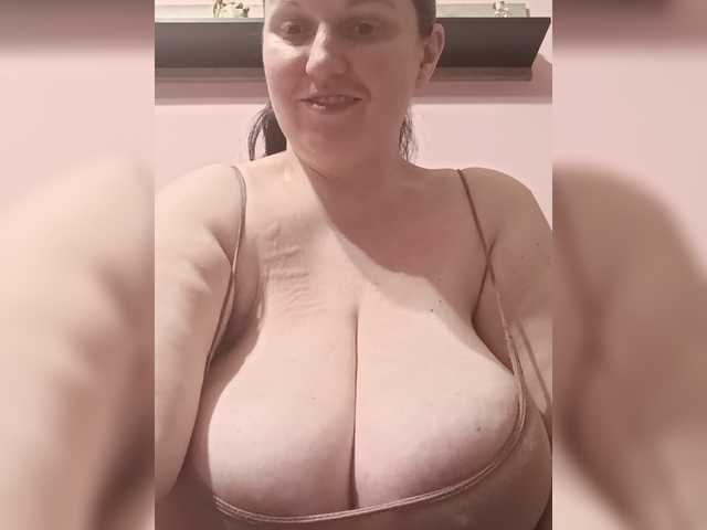 le modèle LadyAlma est en webcam porno dans un show sur le site bongacams, il possède les tags suivants: White/Caucasian,Brunette,Hairy