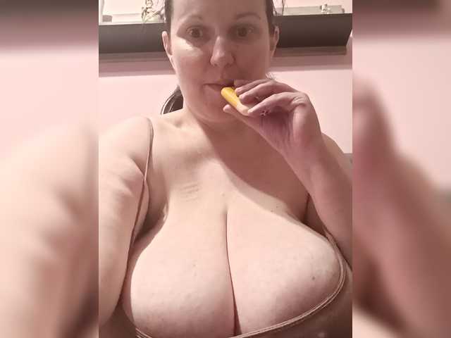 LadyAlma's BongaCams show and profile