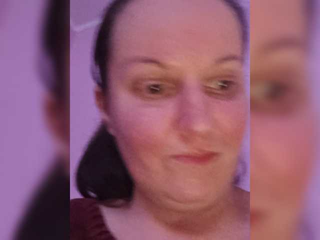 LadyAlma live cam preview