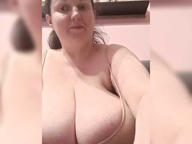 LadyAlma's BongaCams show and profile