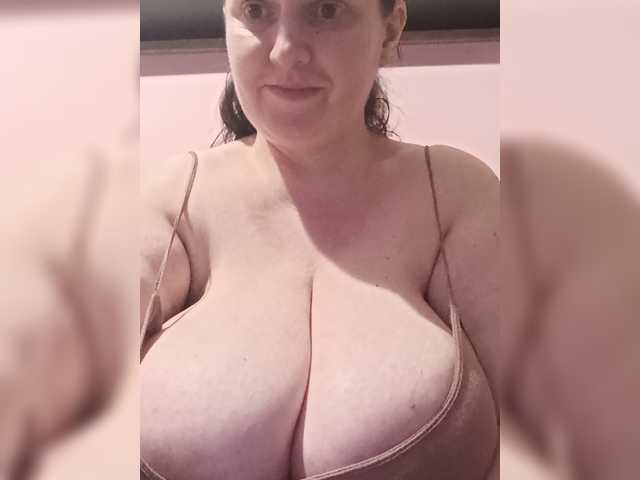 LadyAlma live cam preview