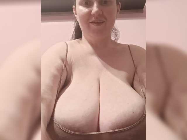 LadyAlma Live Cam and Statistics on UnifiedCams