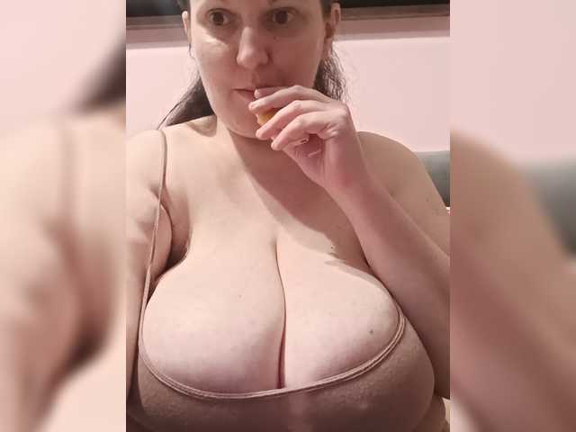 LadyAlma live cam preview