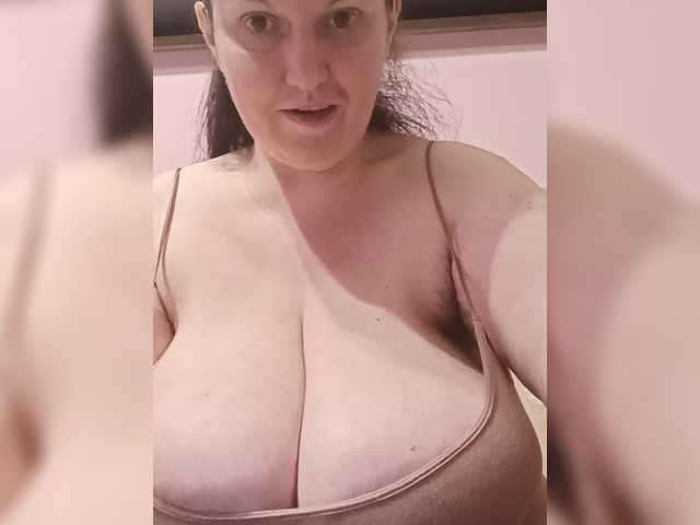 LadyAlma live cam preview