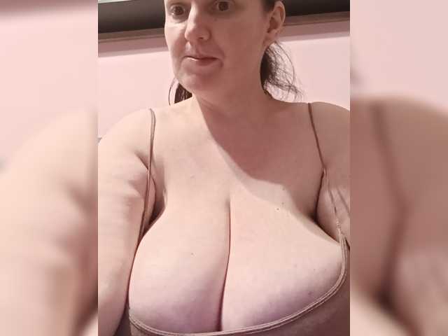 LadyAlma live cam preview