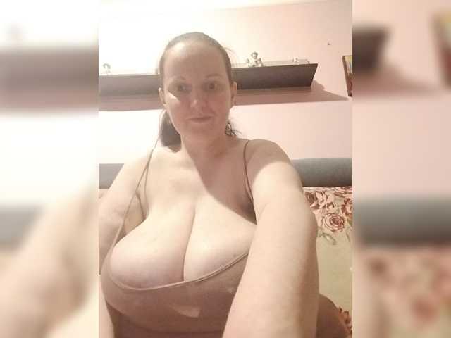 LadyAlma live cam preview