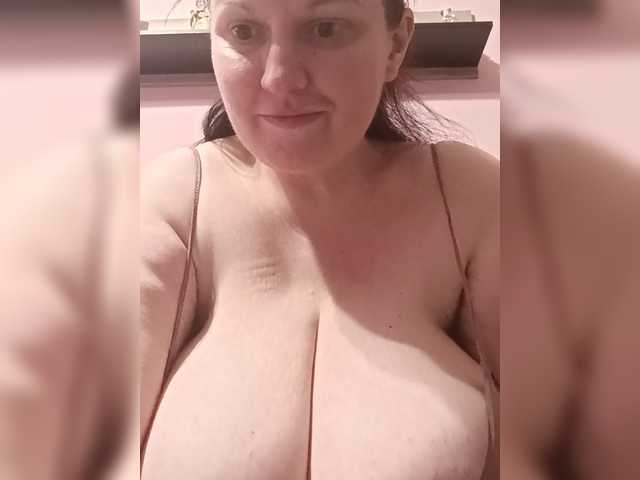 LadyAlma's BongaCams show and profile