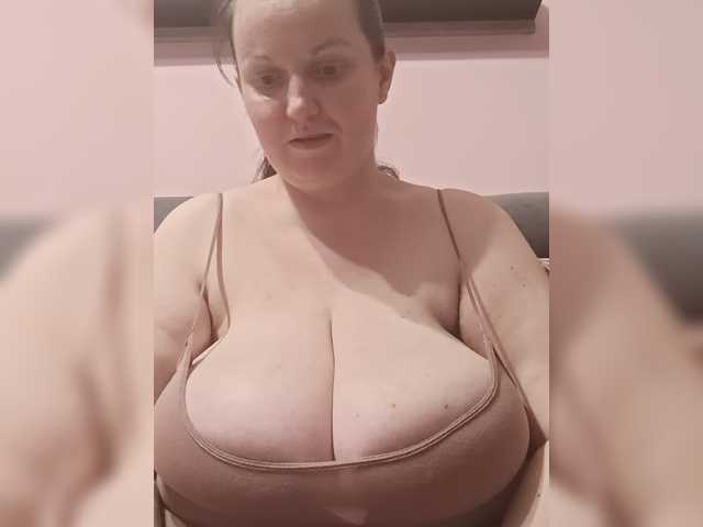 LadyAlma live cam on BongaCams