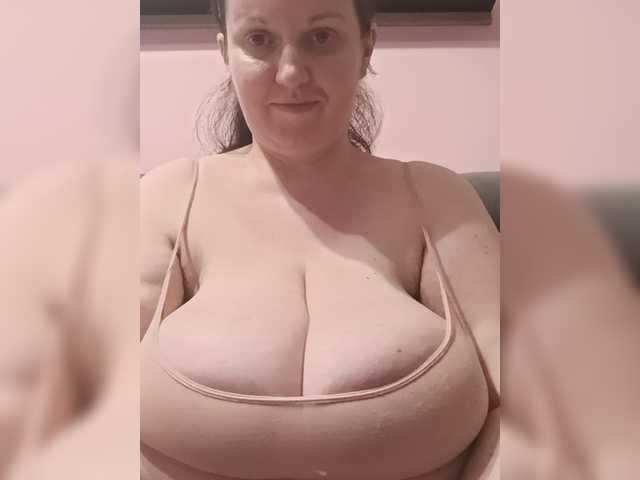 LadyAlma live cam on BongaCams