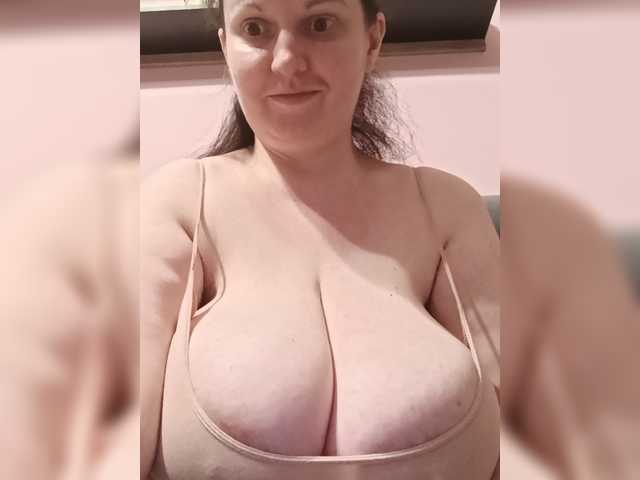 LadyAlma live cam preview
