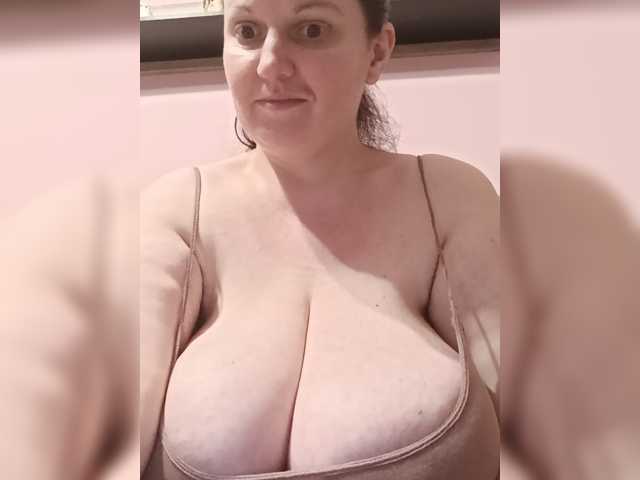 LadyAlma, en directo ahora en BongaCams