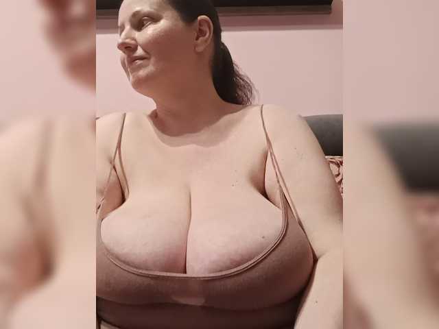 LadyAlma live cam on BongaCams