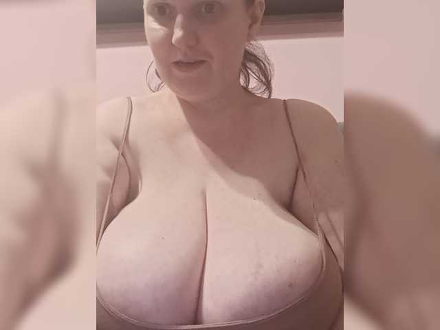 LadyAlma live cam preview