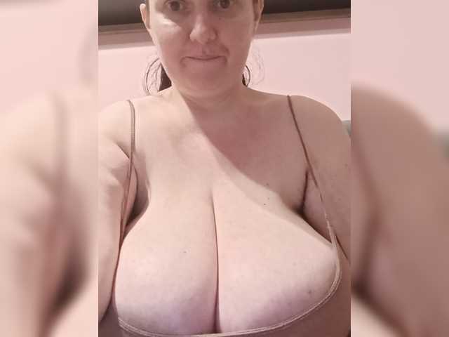 le modèle LadyAlma est en webcam porno dans un show sur le site bongacams, il possède les tags suivants: White/Caucasian,Brunette,Hairy