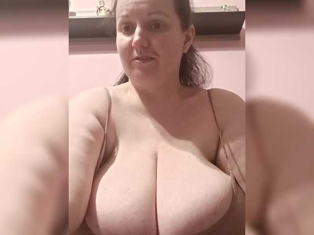 LadyAlma's BongaCams show and profile