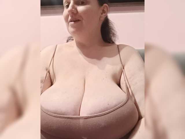 LadyAlma live cam preview