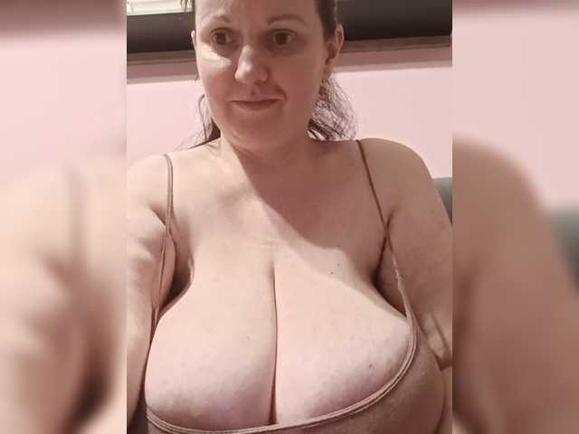 LadyAlma live cam preview