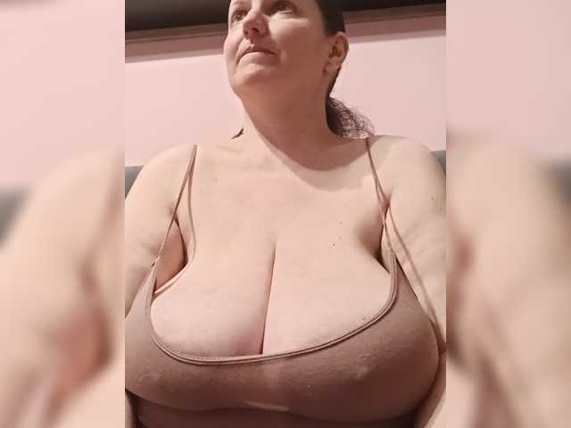 LadyAlma live cam preview