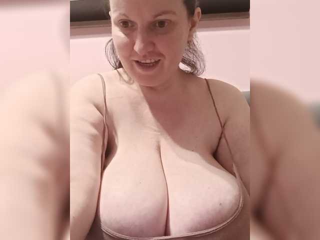 LadyAlma, en directo ahora en BongaCams