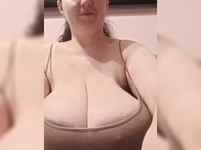LadyAlma live cam preview