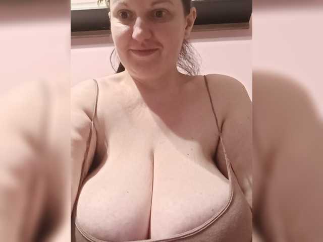 LadyAlma, en directo ahora en BongaCams