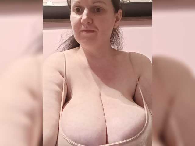 LadyAlma live cam preview