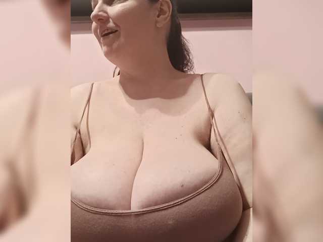 LadyAlma live webcam show