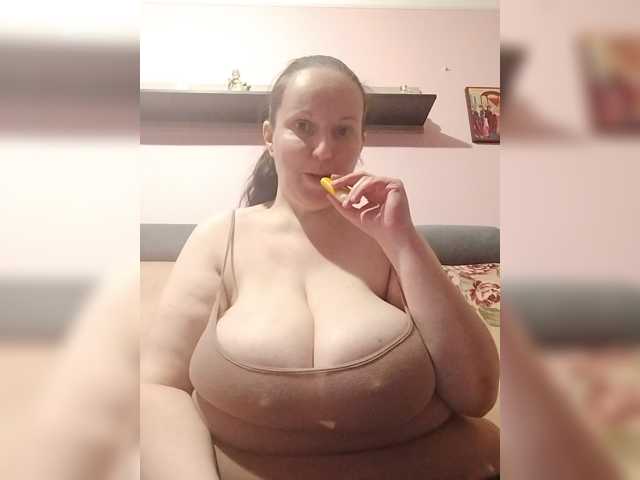 LadyAlma live cam preview