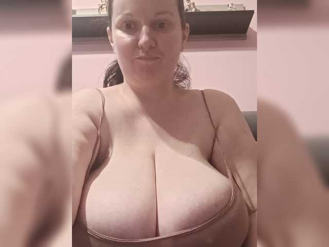 LadyAlma live cam on BongaCams